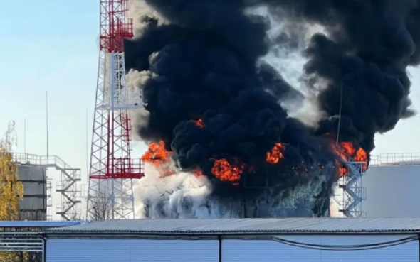 雷電預警系統助力油庫安全:解決油庫雷擊火災隱患 雷電預警系統助力油庫安全:解決油庫雷擊火災隱患