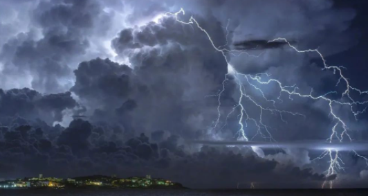 雷電預警系統助力油庫安全:解決油庫雷擊火災隱患 雷電預警系統助力油庫安全:解決油庫雷擊火災隱患