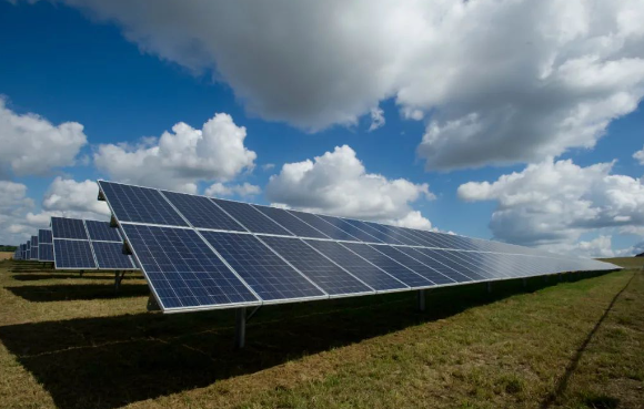 光伏儲能系統中浪涌保護器的選型