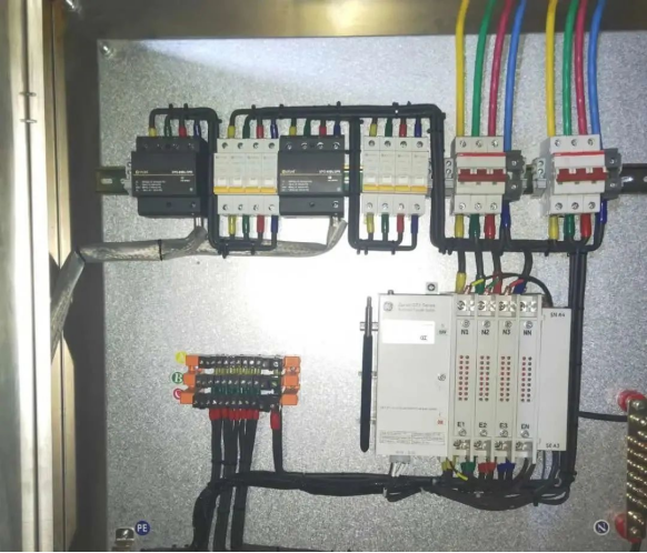 浪涌保護(hù)器在配電箱內(nèi)的安裝 浪涌保護(hù)器在配電箱內(nèi)的安裝
